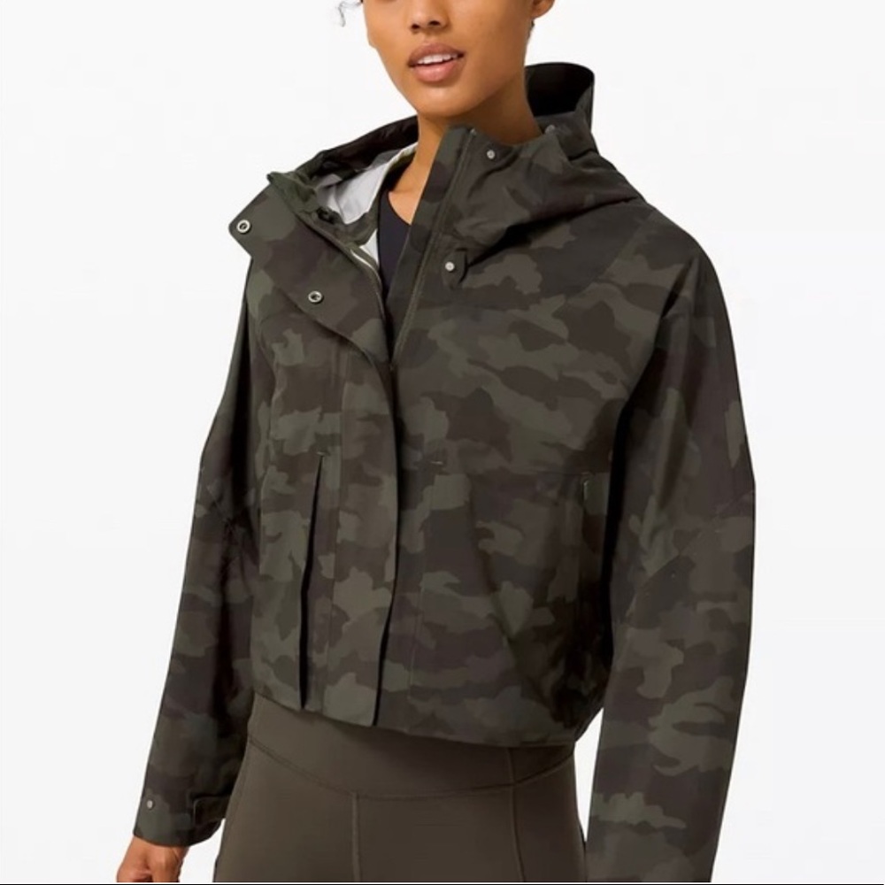 Size 6 lululemon camo cropped rain jacket
